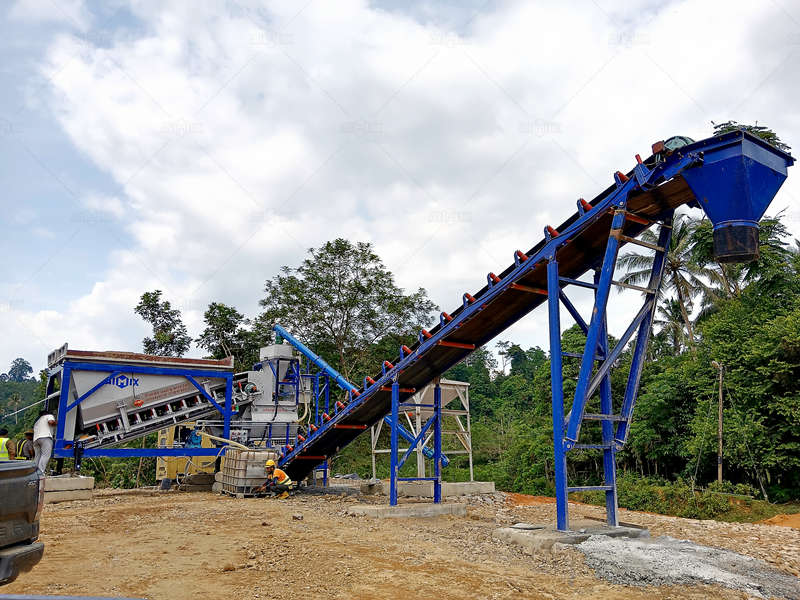 AJSY35 mobile concrete batching plant for sale operating in Malaysia
